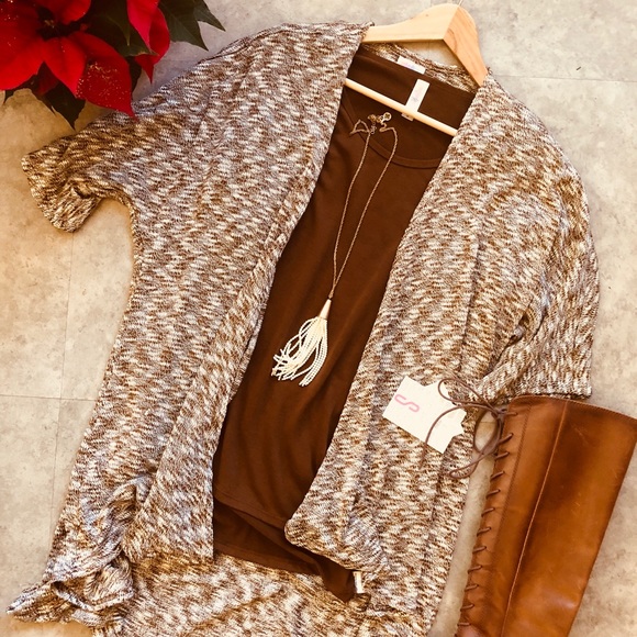 LuLaRoe Sweaters - Lularoe Lindsay sz S nwt sweater material 🎁